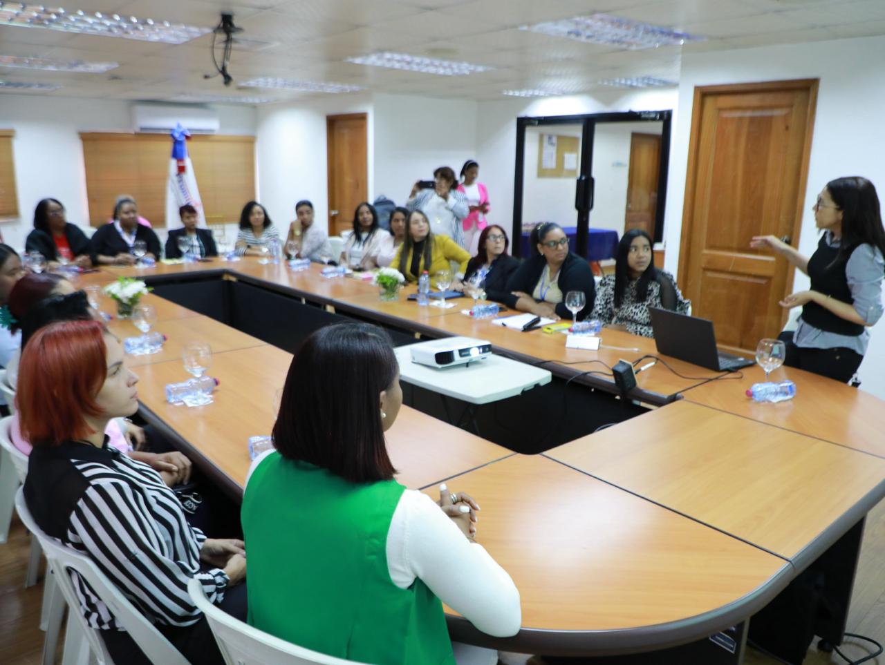 Infotep imparte taller a auxiliares Promipyme